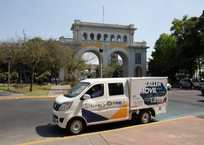 Unidad de taller móvil de Grupo Step en ruta en Guadalajara, Jalisco
