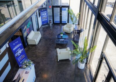 Recepción y sala de espera de la agencia FAW Trucks de Culiacán, Sinaloa