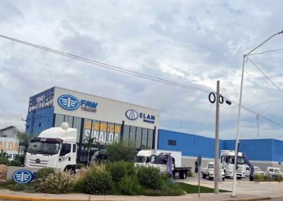 Fachada de la agencia FAW Trucks de Culiacán, Sinaloa