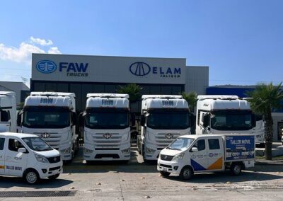 Fachada de la agencia de Zapopan con el rótulo FAW Trucks y ELAM Jalisco