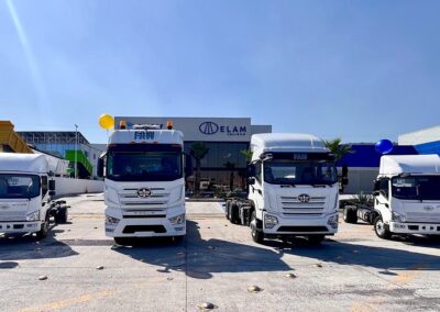 Tractocamiones FAW en el patio de la agencia de Zapopan, Jalisco