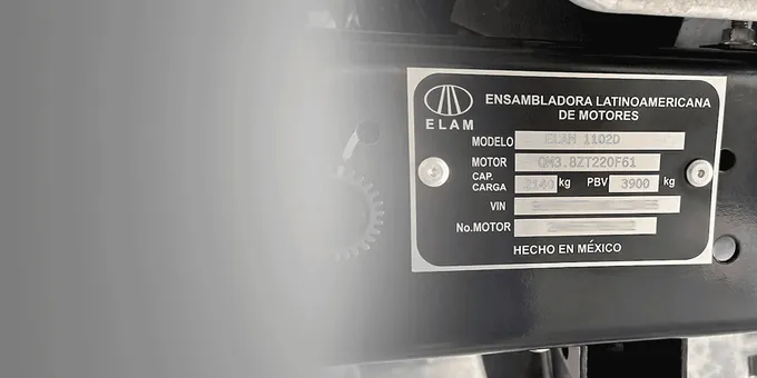 Placa de identificación ELAM de una unidad ensamblada en México