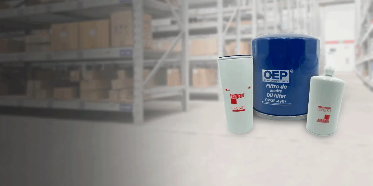 Filtros de aceite y de combustible originales en el almac&eacute;n de refacciones de Grupo Step